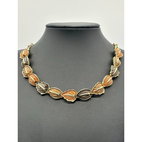 Unbranded Jewelry - Vintage Enameled Textured Gold Tone Connected Leaves Necklace W Matching Earring